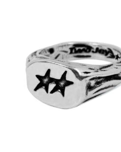 Superstar Signet Ring -Twojeys Sales Store 4 5 ring closeup liso
